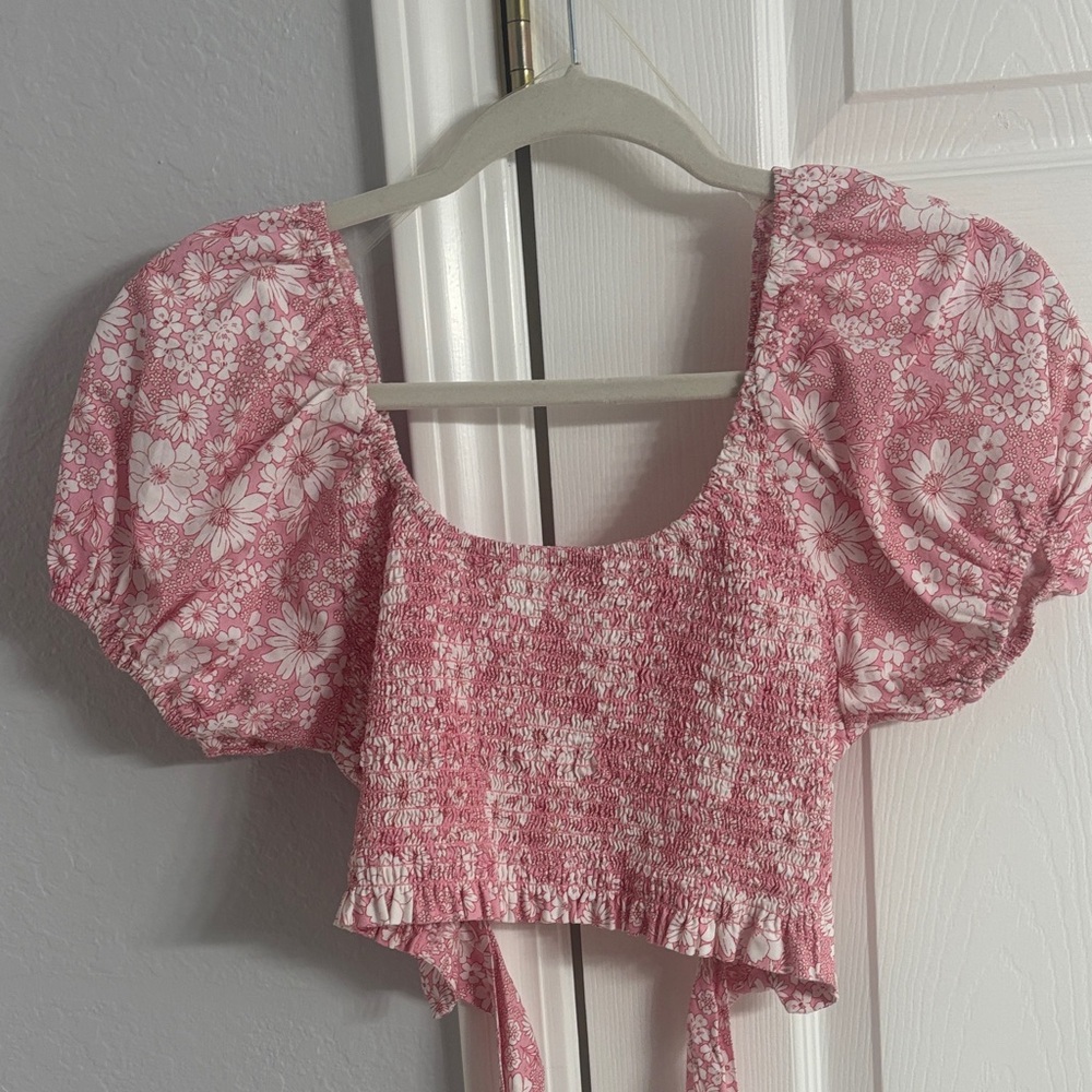 Altar'd State Pink Floral Puff Sleeve Crop Top